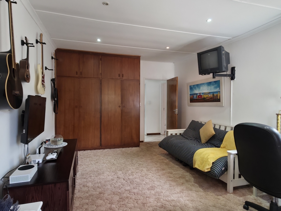4 Bedroom Property for Sale in Noorsekloof Eastern Cape